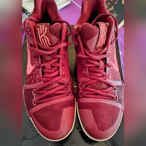 Nike Basketball Shoes Kyrie 3 Team Red Hot Punch size 8.5